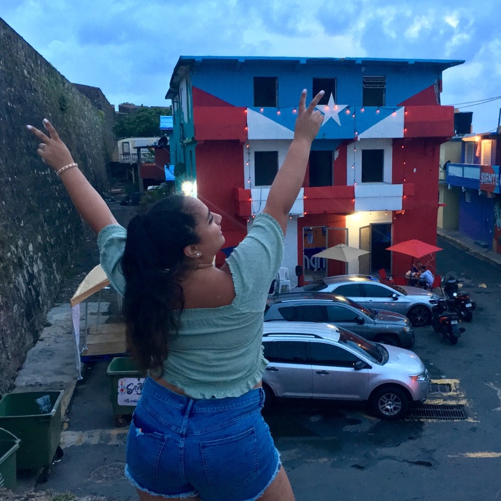 Meet your Posher, Daniela